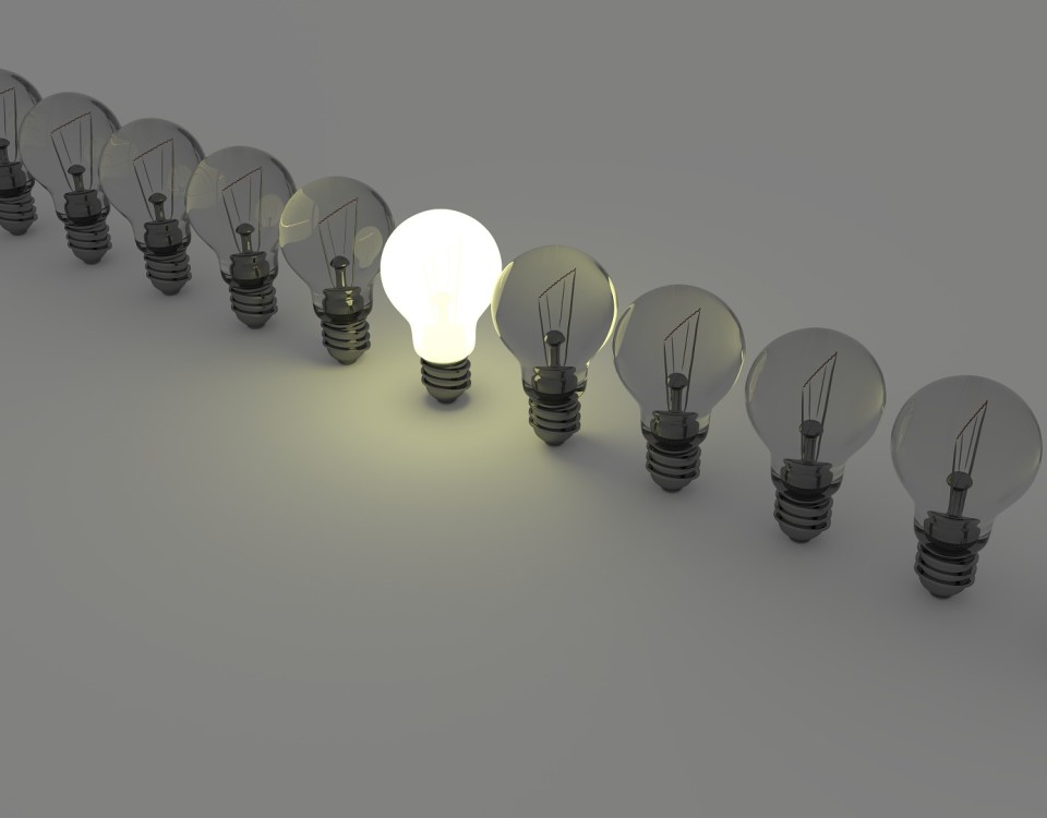 light-bulbs-1125016_1920