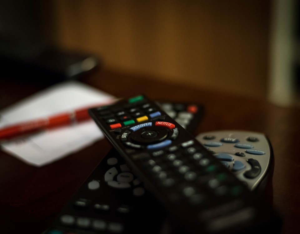 remote-control-932273_1920