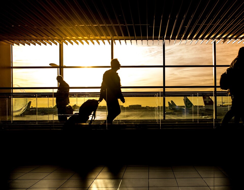 airport-1822133_1280